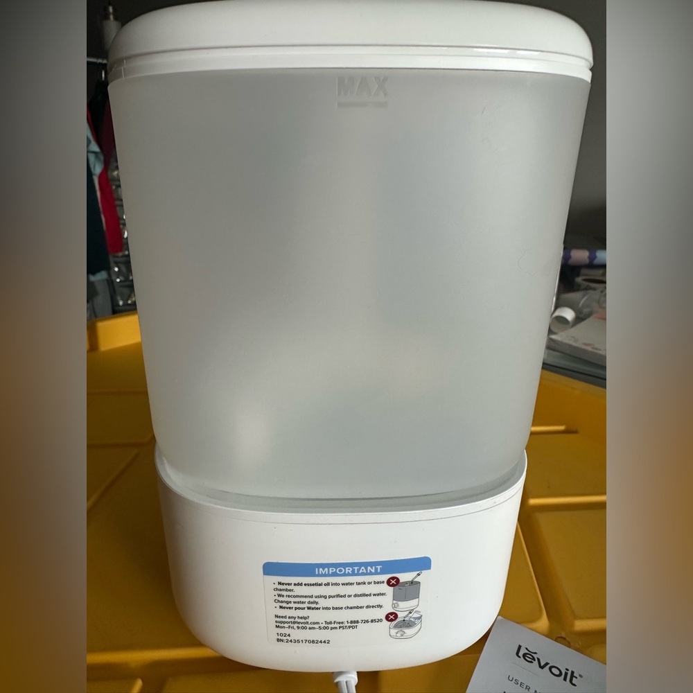 Levoit $40 Classic 160 Ultrasonic Cool Mist Humidifier 2.5 L - Picture 5 of 10